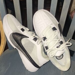 Nike Giannis Freak 5, White and Black Basketball Shoes. New W/o Tags